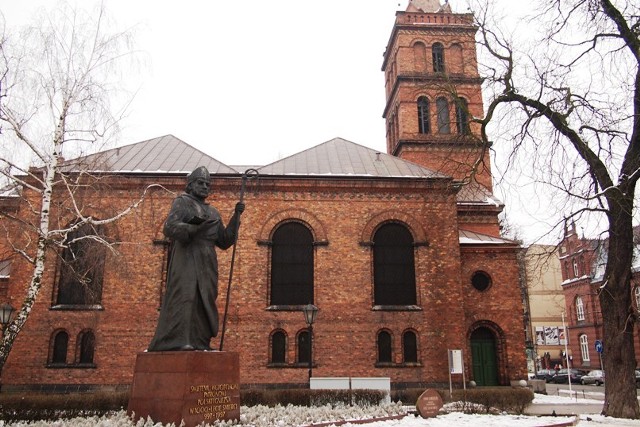 Kościół parafii wojskowa p.w. Najświętszej Maryi Panny Królowej Polski przy ul. Bolesława Chrobrego w Gnieźnie był pierwotnie świątynią ewangelicką. Zbudowano go w pierwszej połowie XIX wieku. Służył luteranom do 1945 roku.
