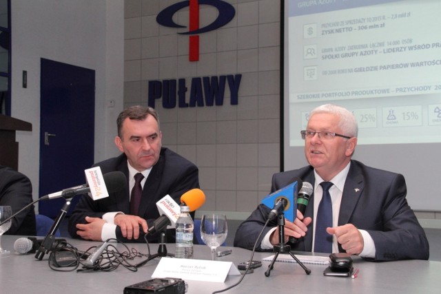 Włodzimierz Karpiński, minister skarbu i Marian Rybak, prezes zarządu Grupy Azoty Puławy