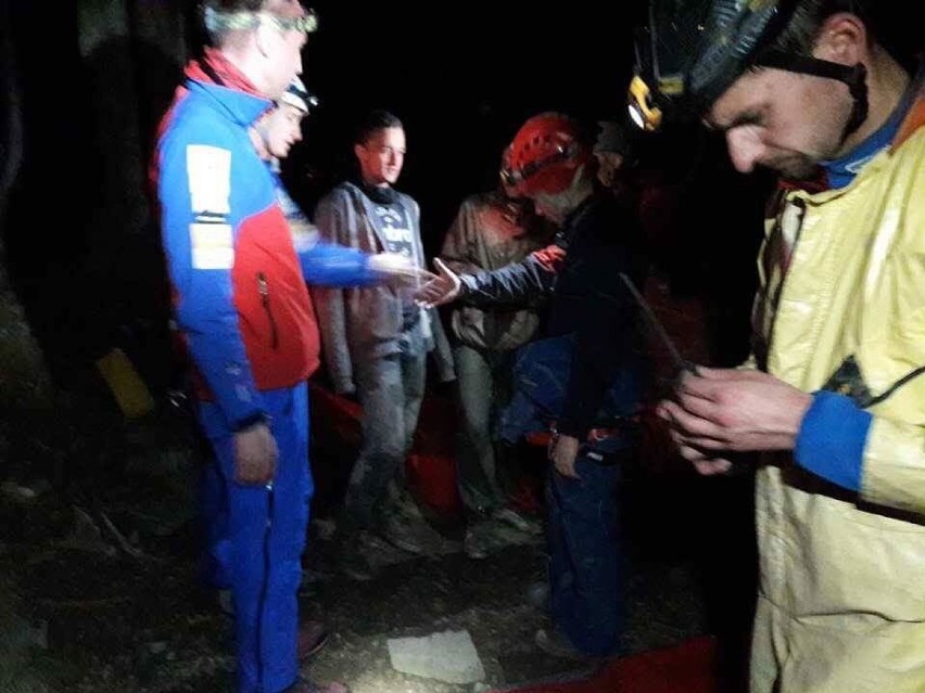 Beskidy: Akcja ratunkowa GOPR w jaskini w Trzech Kopcach  [ZDJĘCIA]