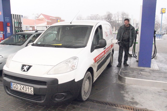 Krzysztof Promer jeździ dieselem. Olej kosztuje tyle co benzyna, ale on korzysta, jego auto mało pali