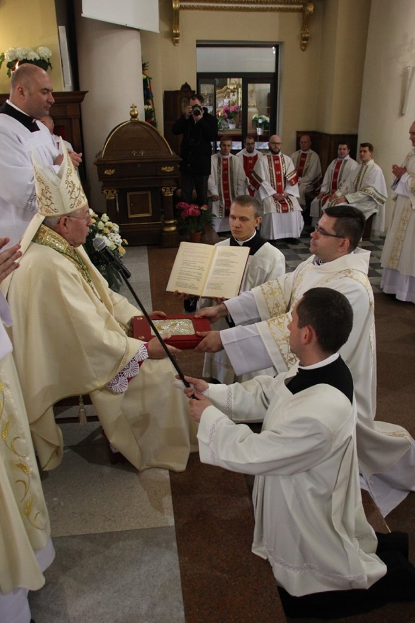 Biskup udzielił święceń diakonatu sześciu alumnom