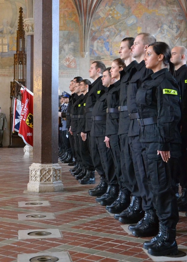 Ślubowanie pomorskich policjantów w malborskim zamku