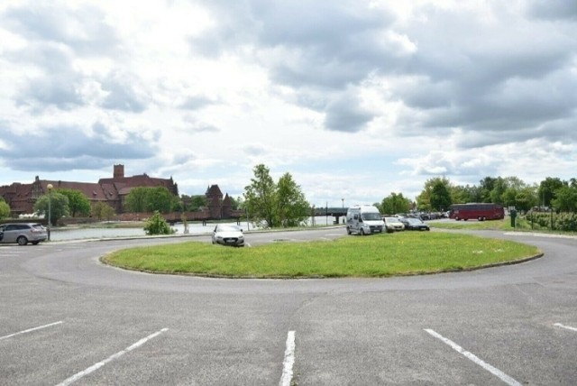 Sezonowy parking przy ul. Wałowej władze Malborka chcą wydzierżawić prywatnemu operatorowi na trzy lata. Przetarg odbędzie się w ciągu najbliższych kilku tygodni.