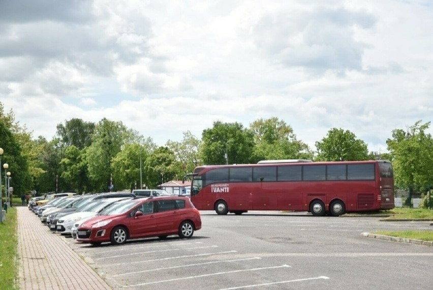 Operator sezonowych parkingów w Malborku ma być wyłoniony w przetargu. Jaki będzie nadchodzący sezon na parkowanie?