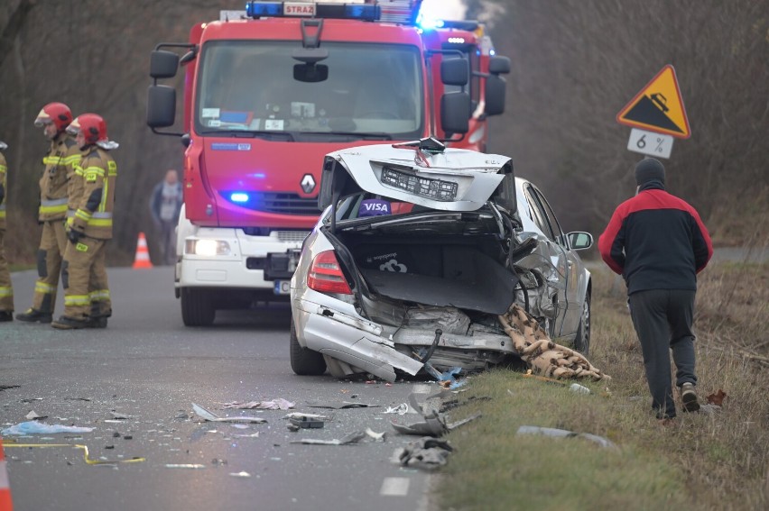 W podgrudziądzkich Wielkich Lniskach zderzyły się dwa...