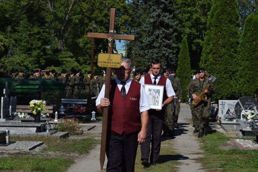 Mieszkańcy Żagania pożegnali na cmentarzu komunalnym...