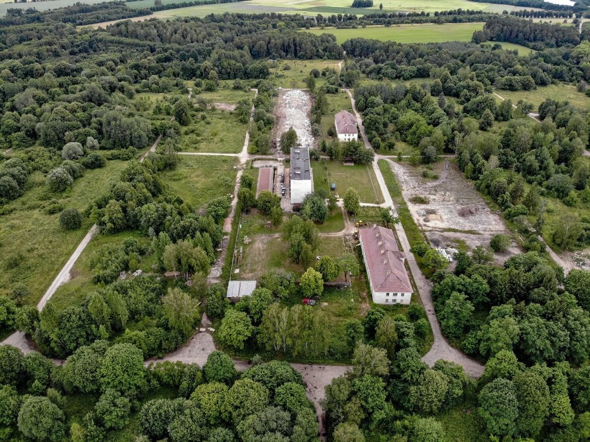 Tyle zostało z bloków z wielkiej płyty w Kłominie...