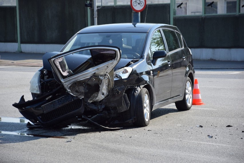 Wypadek na skrzyżowaniu Sobieskiego i Rataja w Skierniewicach [ZDJĘCIA]