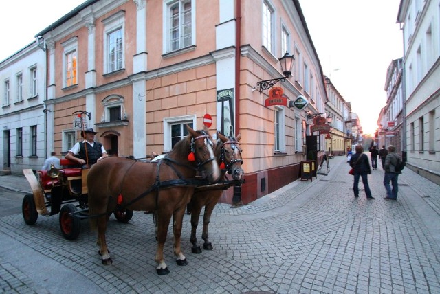 Starówka to jedna z atrakcji Piotrkowa, której Bełchatów może tylko pozazdrościć.