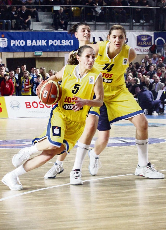 Natalia Marchanka (nr 5) i Ivana Matović