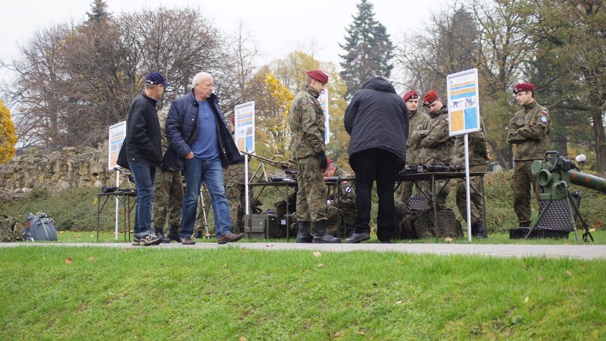 Wieluń. W muzeum otwarto nową wystawę z udziałem żołnierzy i rekonstruktorów