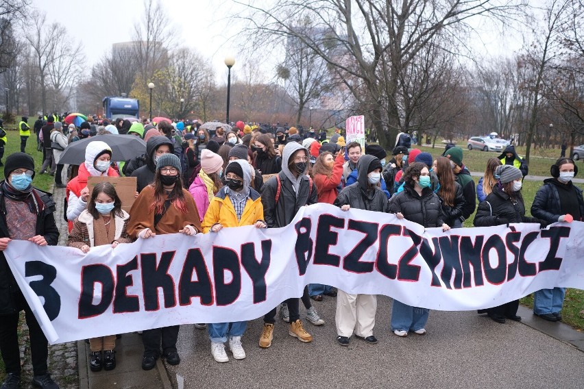 Młodzieżowy Strajk Klimatyczny w Warszawie. "Nasza planeta...