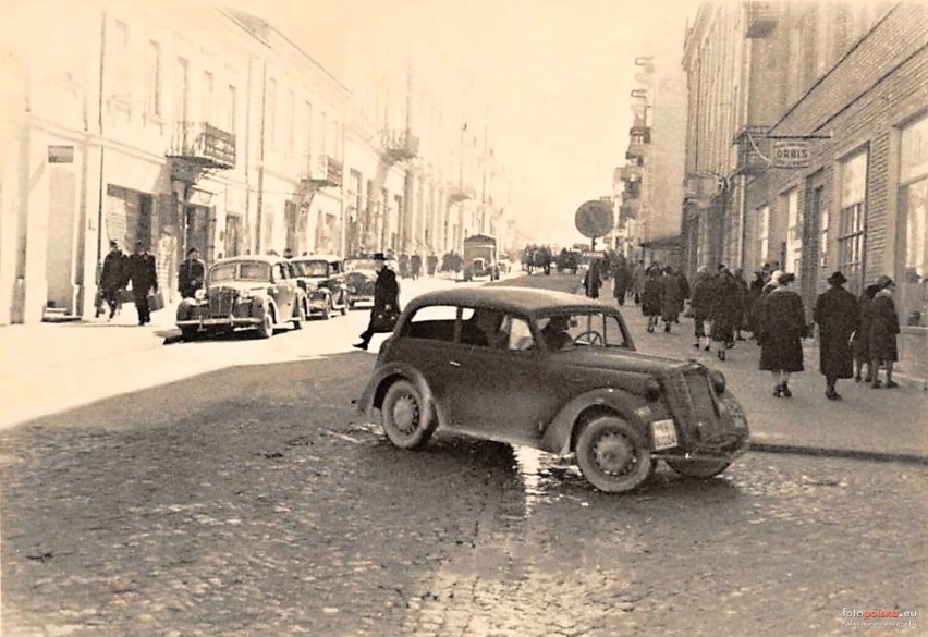 Lata 1939-1941, przy skrzyżowaniu Kapitulnej.