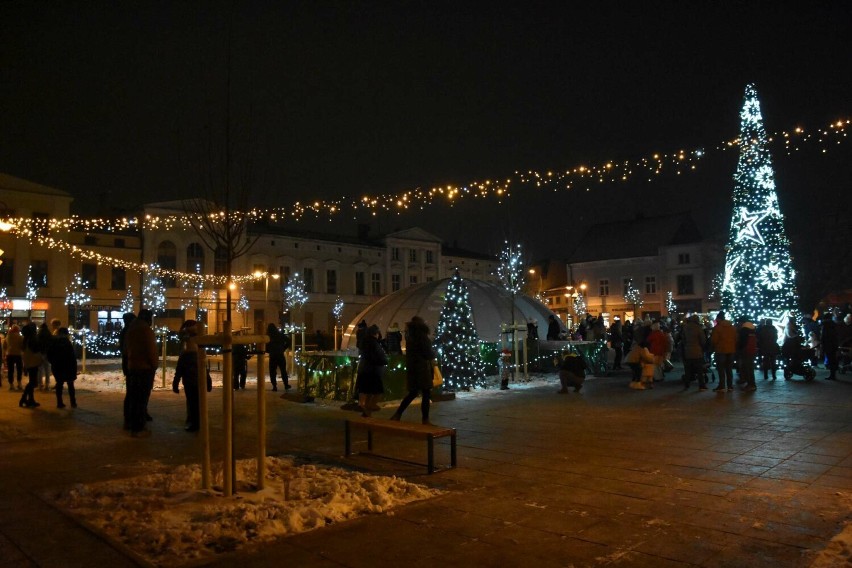Na wągrowieckim Rynku rozświetliły się świąteczne iluminacje