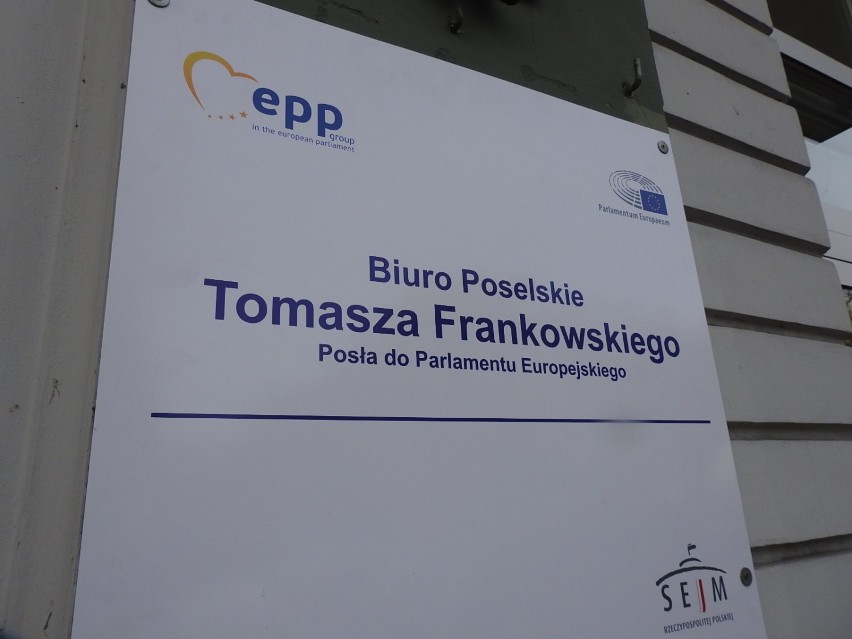 Europoseł Tomasz Frankowski otworzył biuro w Łomży i spotkał się z młodzieżą Liceum Mistrzostwa Sportowego [zdjęcia]