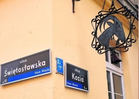 Montaż pierwszych tablic z nazwami ulic rozpoczął się od rejonu Starego Miasta