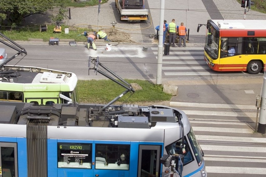 We Wrocławiu tną ulice, by przyspieszyć tramwaje. Powstają kolejne etapy ITS (ZOBACZ)