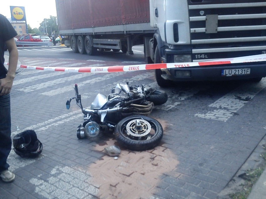 Wypadek na Kunickiego: Motocyklista wjechał w tira