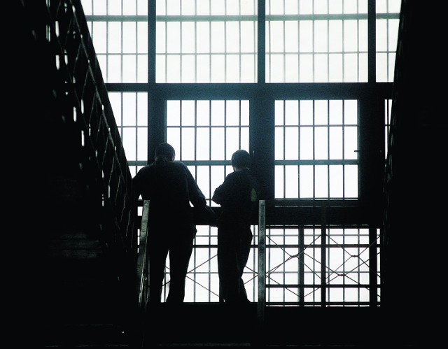Oszuści trafiają do więzienia, ale często ich łupów nie udaje się odzyskać  