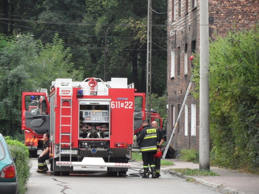 Pożar w Sosnowcu. Strażacy przeszukują zgliszcza [ZDJĘCIA]