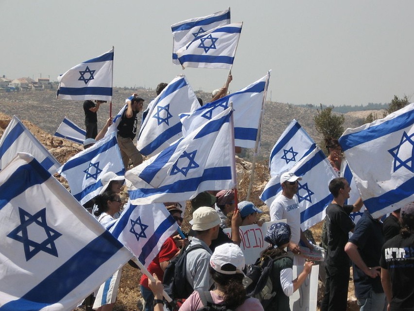 Izrael stara się utrzymać silną pozycję w regionie...