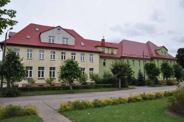 Jeżeli środki zostaną przyznane, budynek Centrum Opiekuńczo-Mieszkalnego powstać ma za obecną siedzibą Ośrodka Pomocy Społecznej.
