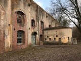 Kraków. Ruiny fortu Dłubnia. Tutaj nawet za dnia człowiek czuje się nieswojo [ZDJĘCIA]