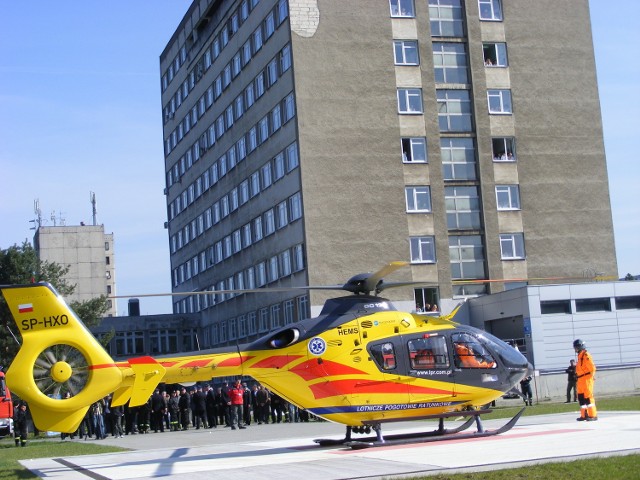 W czwartek rano przy  szpitalu w Puszczykowie wylądował śmigłowiec. Za  kilka miesięcy  będzie mógł to robić po zmroku i to w różnych miejscach powiatu poznańskiego