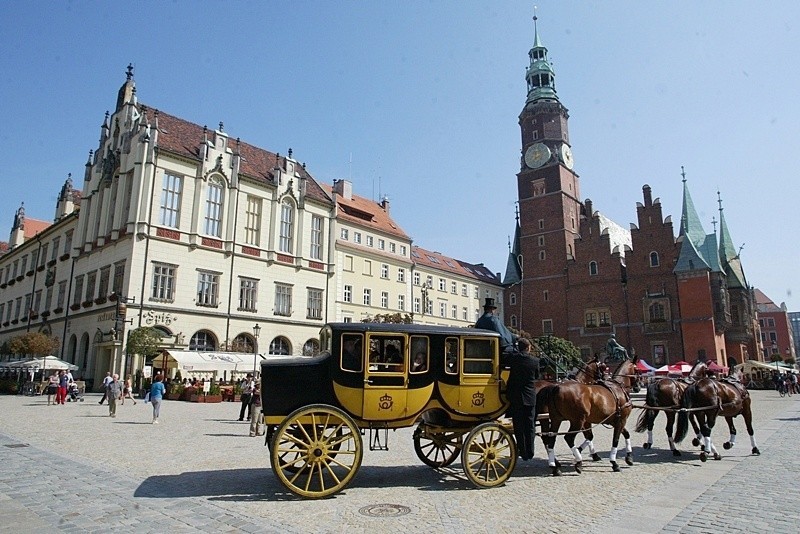 XIX-wieczny dyliżans przejechał przez Wrocław (ZDJĘCIA)