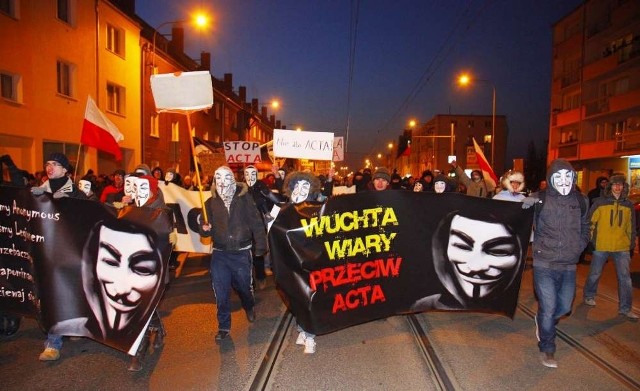 W czwartkowej manifestacji przeciwko ACTA wzięło udział około 300 os&oacute;b