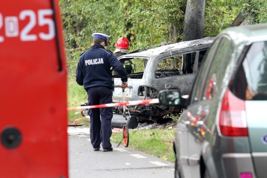 Wrocław: Tragiczny wypadek na ul. Wilczyckiej, kierowca spłonął w samochodzie