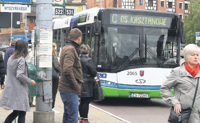 Czytelnik narzeka na przepełnione autobusy linii pośpiesznej C, ...