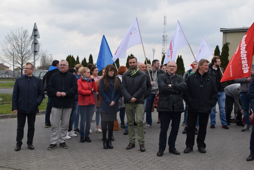 APS Gniezno. Pikieta pracowników zakładu. Chcą godnych warunków pracy