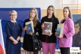 W III i VI LO w Bełchatowie odebrali świadectwa ukończenia szkoły