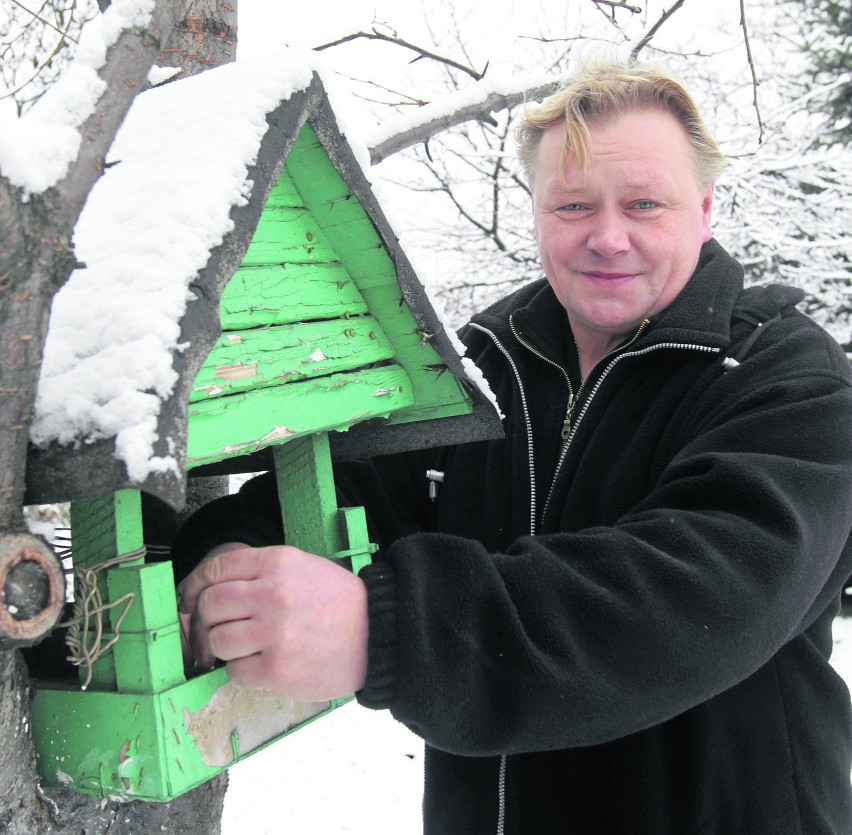 Jerzy Holewa zamierza pomóc ptakom przetrwać zimę