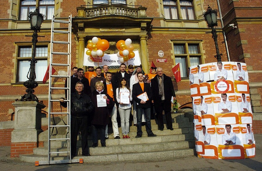 Gdańsk: Demonstracja Ruchu Poparcia Palikota przed sesją (ZDJĘCIA)