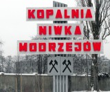 Sosnowiec: Górniczy napis z zamkniętej kopalni wrócił na Niwkę