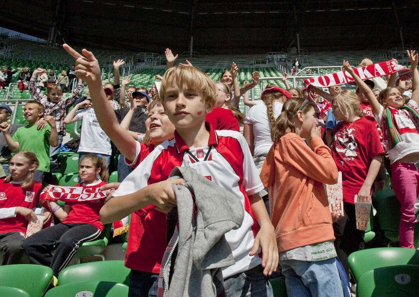 Wrocław: Dzieci uczyły się na stadionie kibicowania