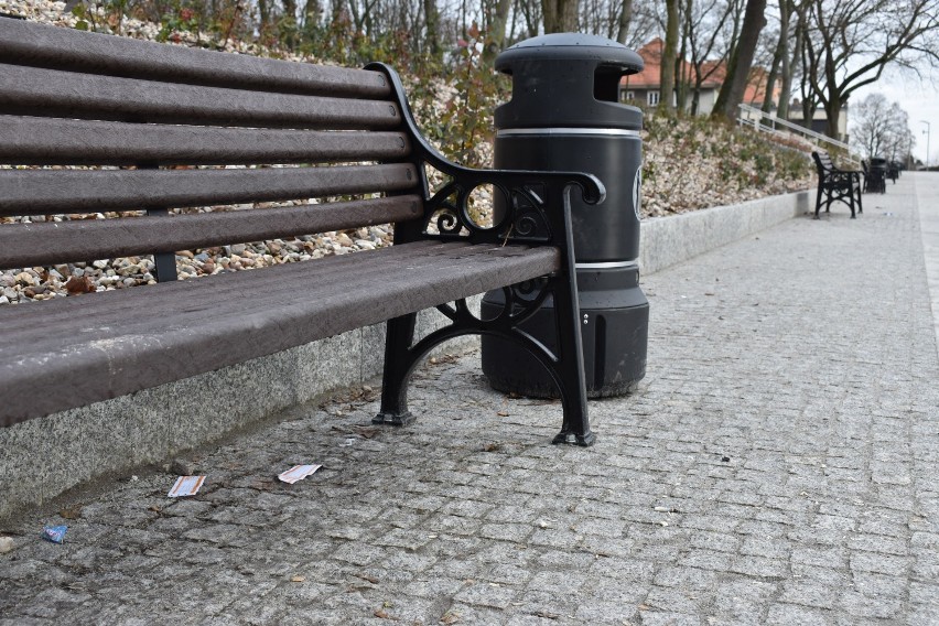 Park Tysiąclecia zaśmiecony kilka godzin po otwarciu.