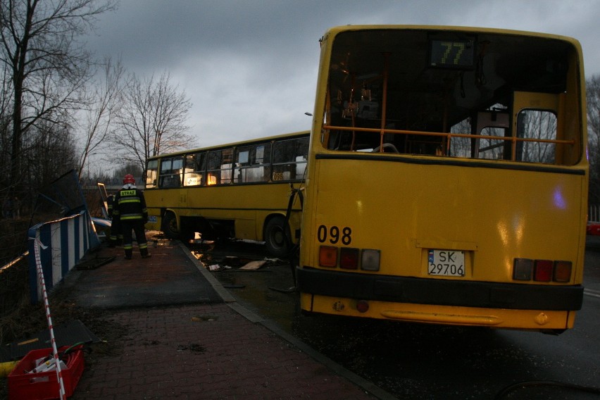 Pięć osób poszkodowanych w zderzeniu autobusów w Mysłowicach [ZDJĘCIA]