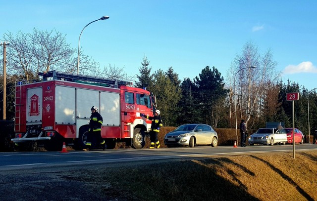 Zderzenie dwóch samochodów na ul. Floriańskiej, do którego doszło kilka dni temu. Tydzień wcześniej na tym odcinku DK28 doszło do wypadku śmiertelnego