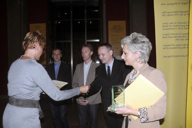 Nagrodę dla naszej gazety odebrała z rąk Ewy Bieleckiej Bernadetta Podlińska, prezes Polskapresse Oddział Prasa Krakowska (na zdjęciu).