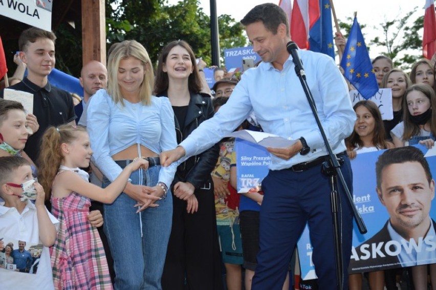 Rafał Trzaskowski w Zduńskiej Woli. Tłumy na wyborczym spotkaniu ZDJĘCIA, FILMY