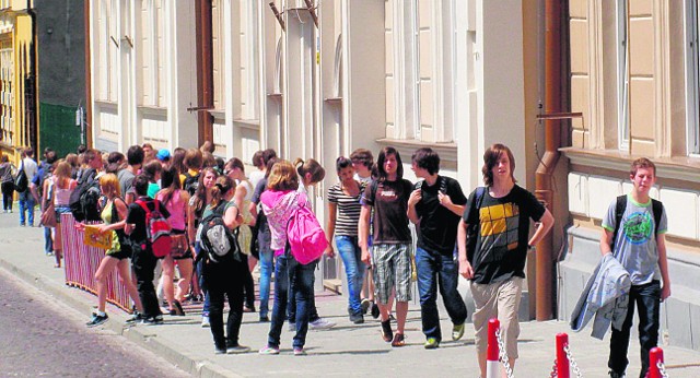 Oferta tarnowskich szkół przyciąga coraz więcej młodzieży spoza miasta. Ale to tylko łagodzi skutki niżu demograficznego