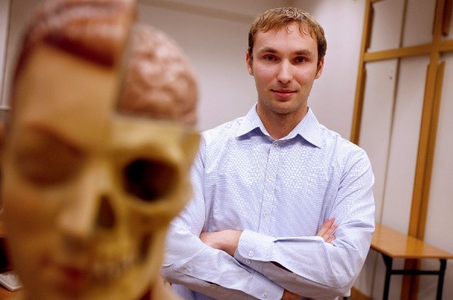 Eliasz Kańtoch, doktorant z AGH, pracuje nad inteligentną odzieżą