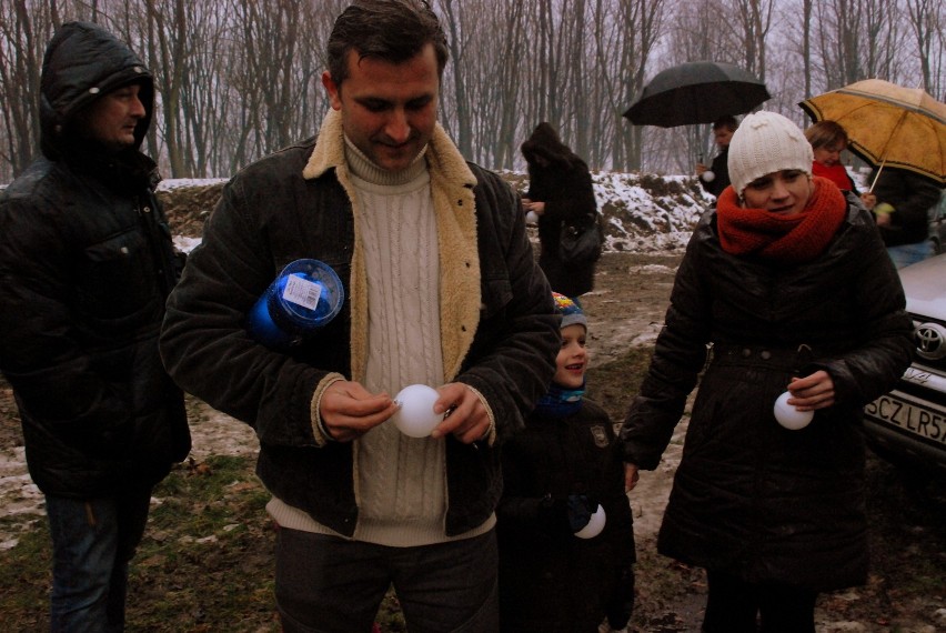 Będzin: Mieszkańcy Grodźca wspólnie ubrali choinkę na Dorotce