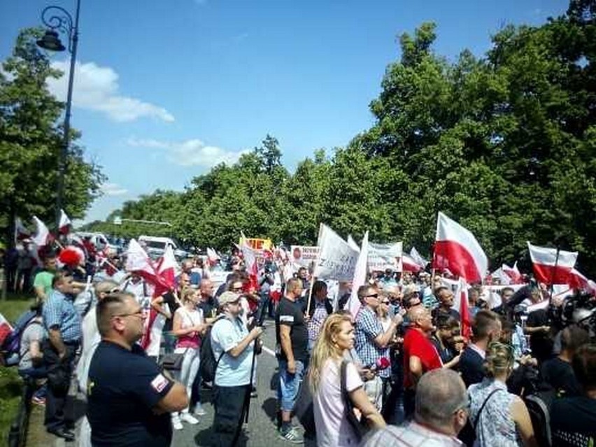 Protest sieradzkich rolników w Warszawie. Do stolicy zjechało tysiąc osób z całej Polski