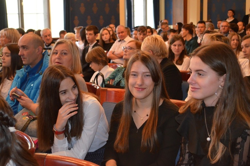 Najzdolniejsi uczniowie odebrali stypendia prezydenta Głogowa (FOTO)