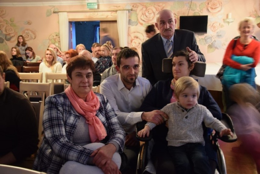Kasia z narzeczonym, synkiem i rodzicami podczas charytatywnego koncertu w Pruszczu Gdańskim