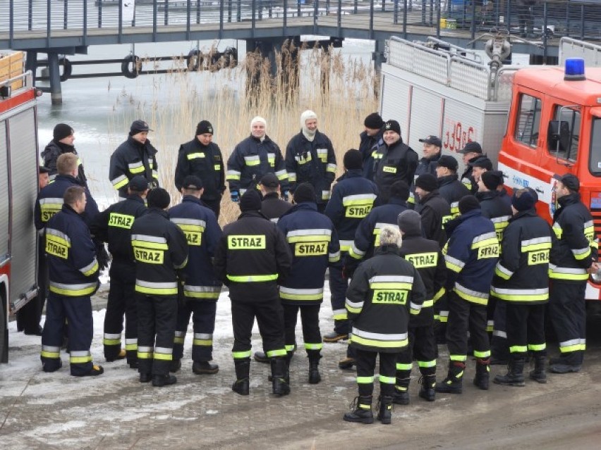 Pruszcz Gdański: 123 strażaków z OSP ćwiczyło akcje ratunkowe na lodzie [ZDJĘCIA] 